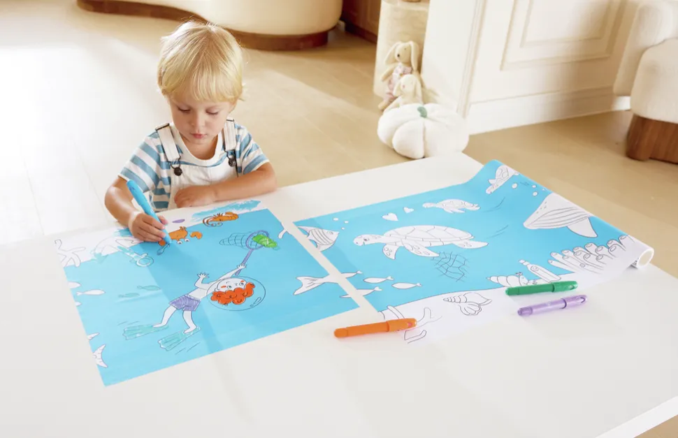 Rollo de papel para garabatos Oceánicos · Hape